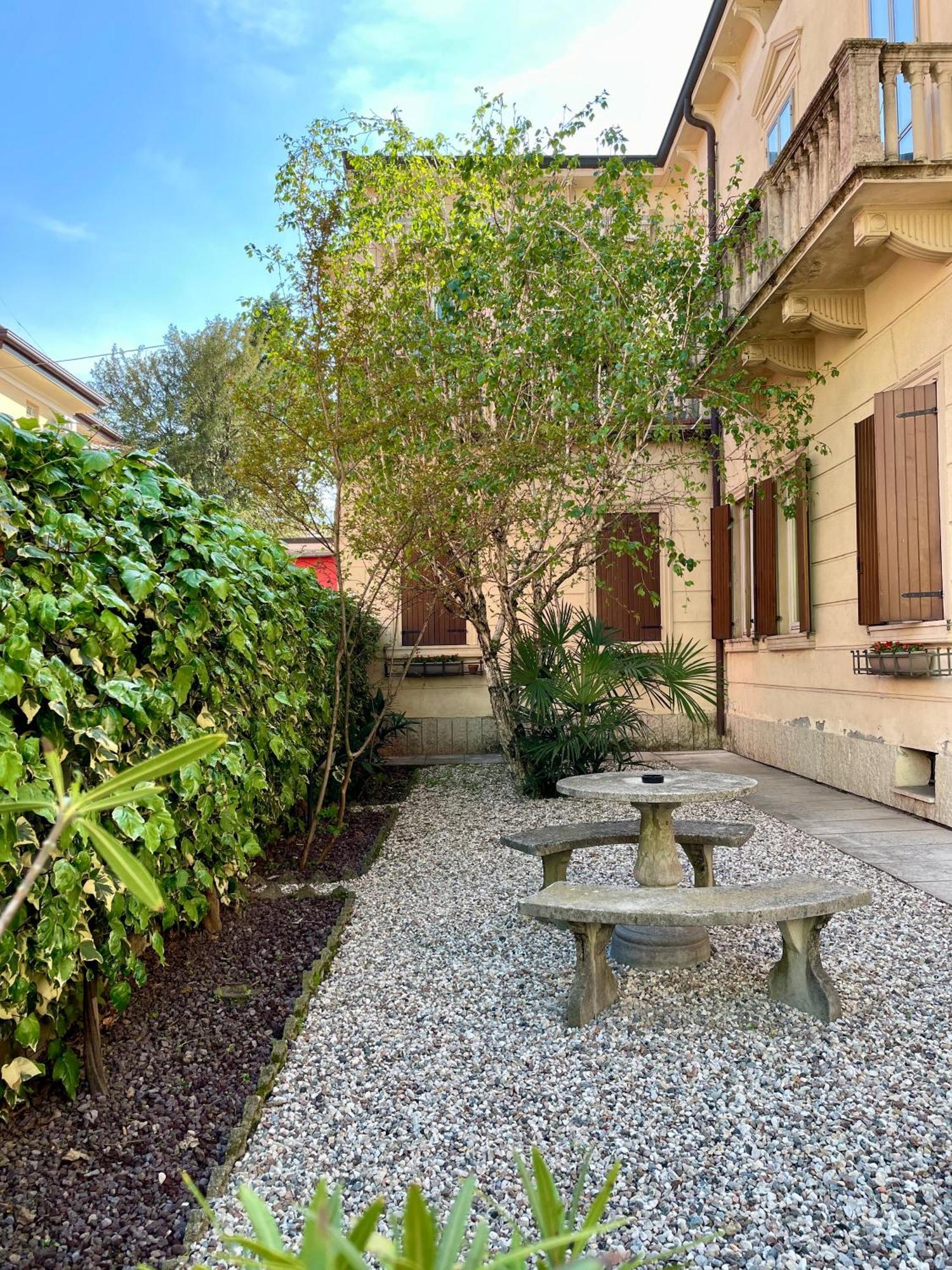 Hotel Dimora Montecchi Verona Exterior foto
