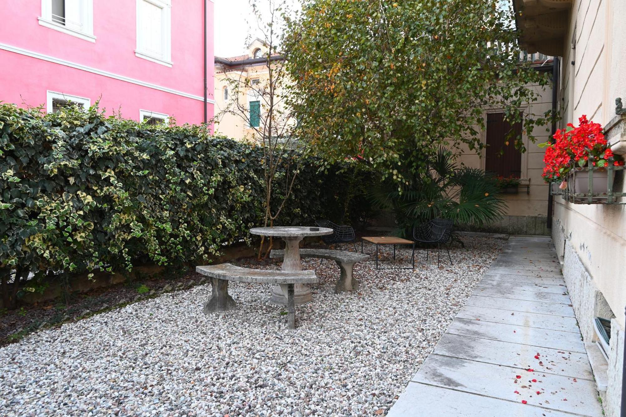 Hotel Dimora Montecchi Verona Exterior foto